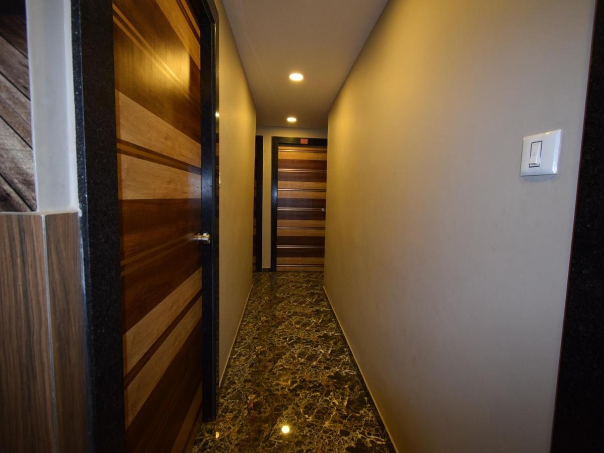 Hotel Lake Palace Ahmedabad Bagian luar foto
