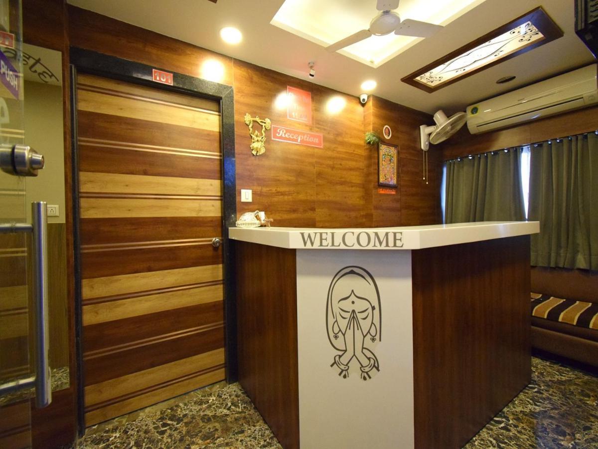 Hotel Lake Palace Ahmedabad Bagian luar foto
