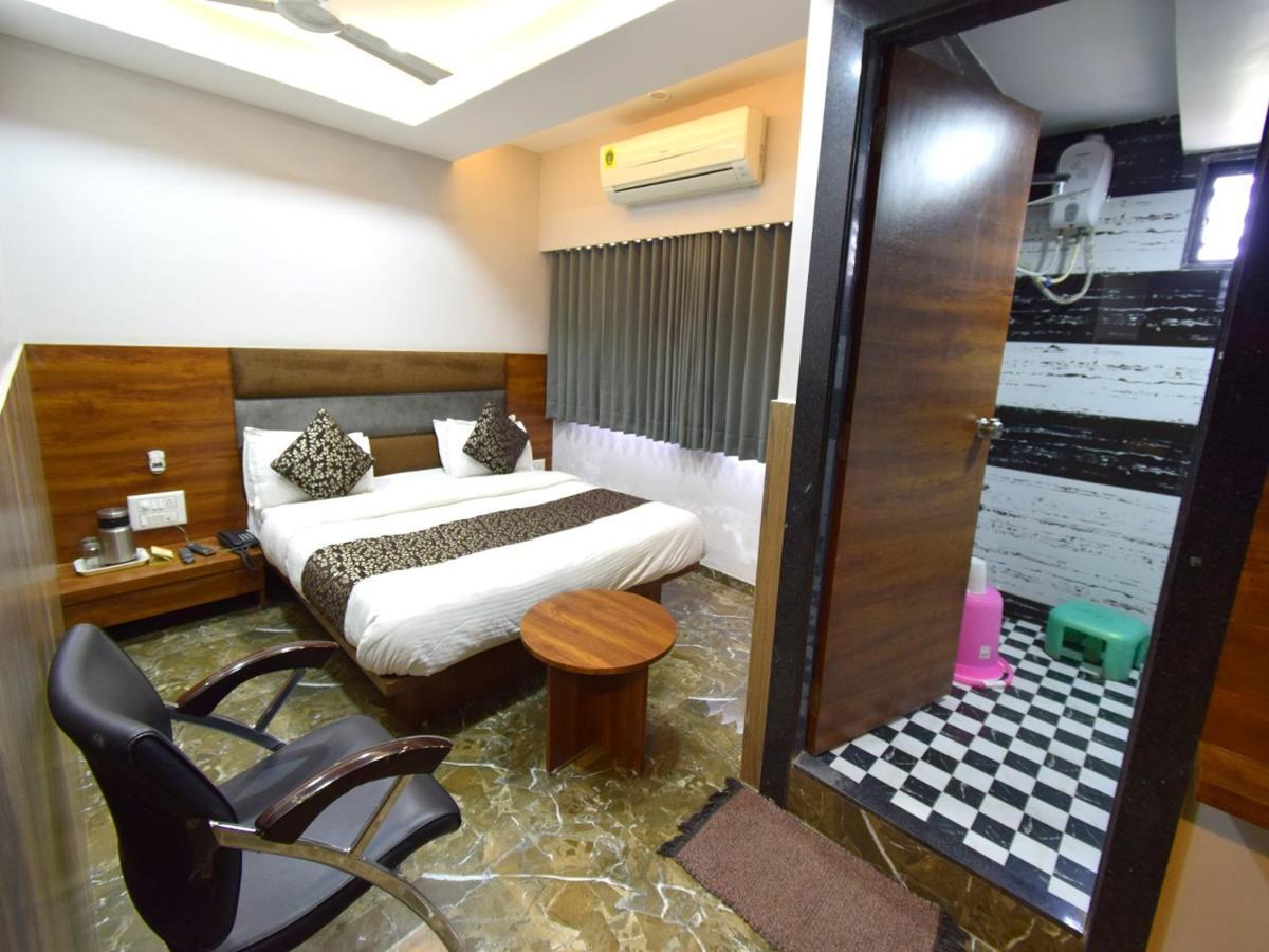 Hotel Lake Palace Ahmedabad Bagian luar foto