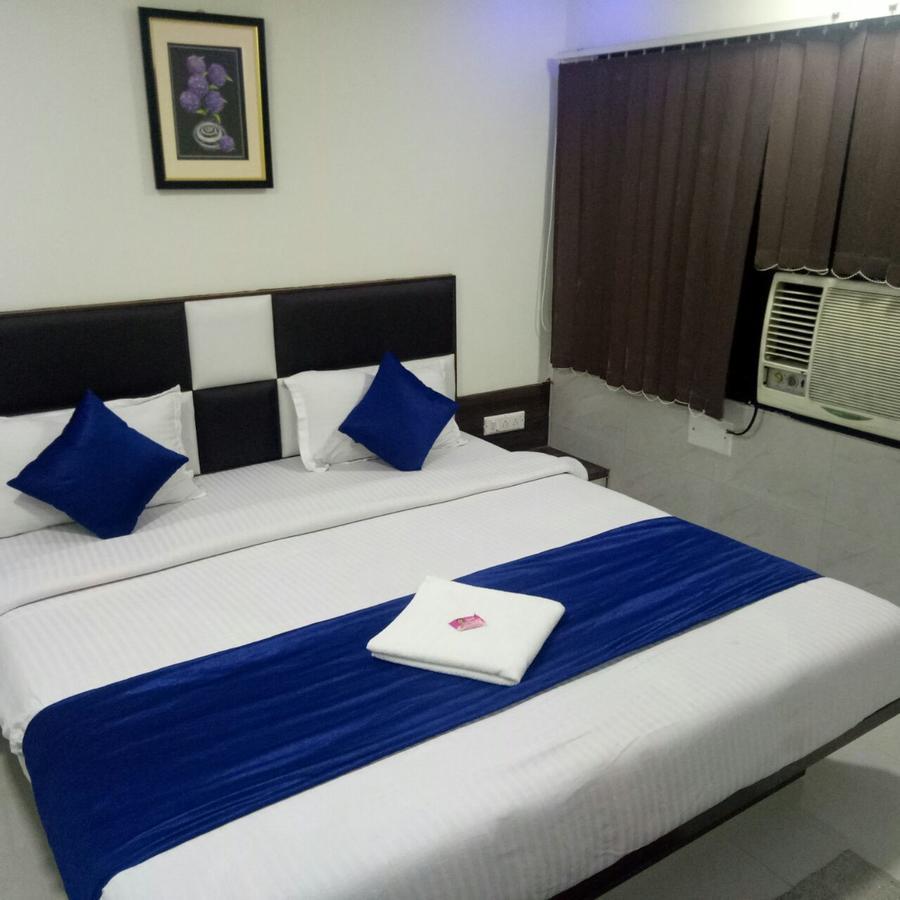Hotel Lake Palace Ahmedabad Bagian luar foto