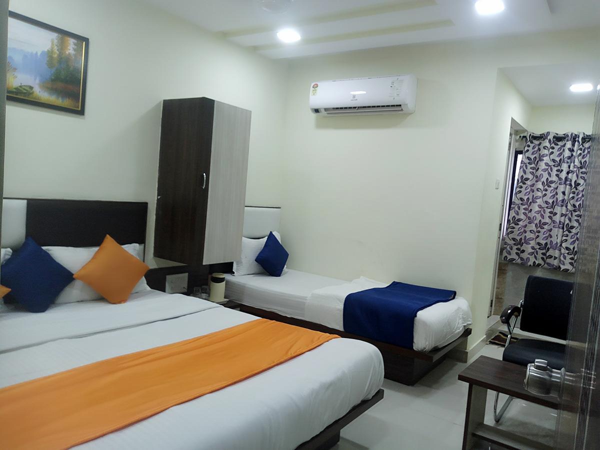 Hotel Lake Palace Ahmedabad Bagian luar foto