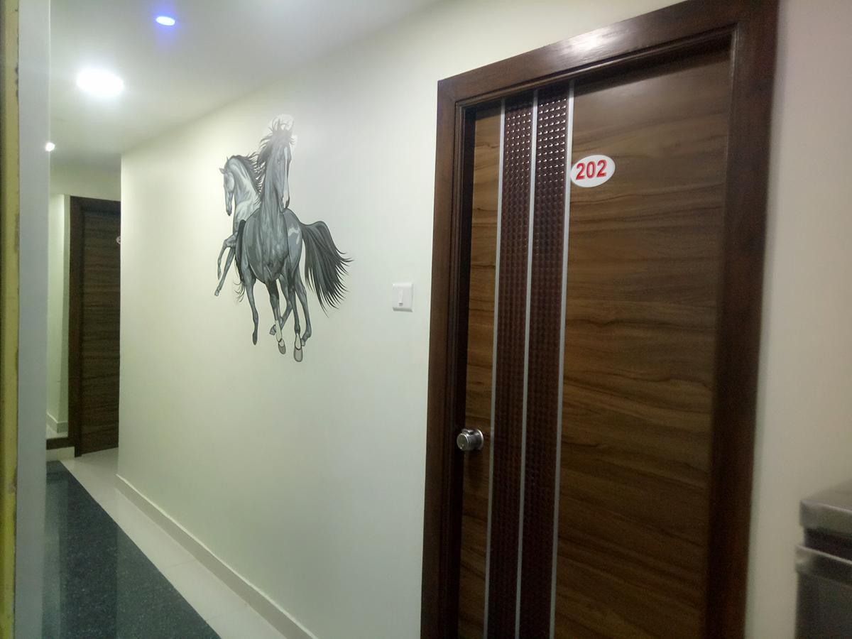 Hotel Lake Palace Ahmedabad Bagian luar foto
