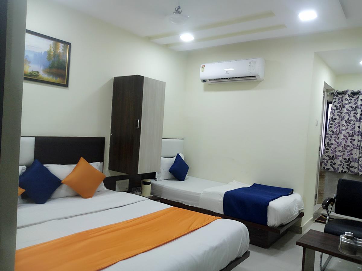Hotel Lake Palace Ahmedabad Bagian luar foto