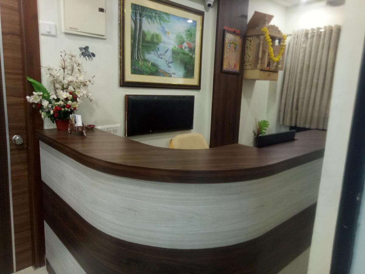 Hotel Lake Palace Ahmedabad Bagian luar foto
